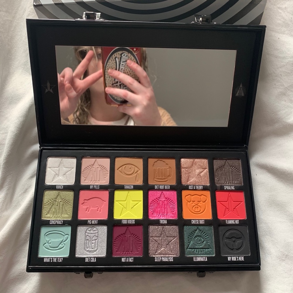 Makeup Pallet - Picture 3 of 5